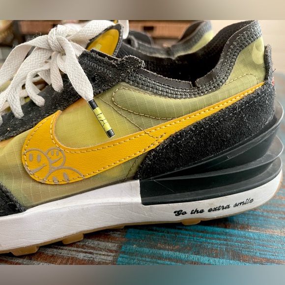 Nike Waffle One SE Go The Extra Smile Yellow Pollen Black Smiley Face - Picture 5 of 9
